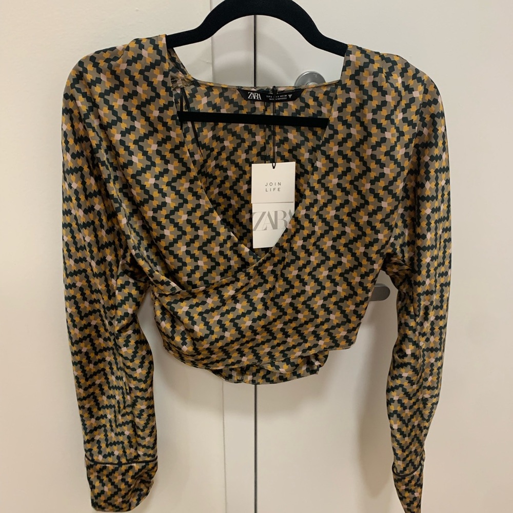 70’s silk style cropped long sleeve top